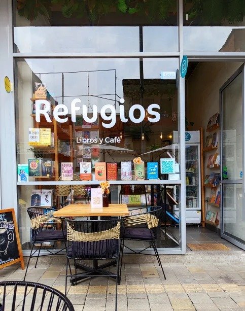 Fachada de Refugios Libros y Café